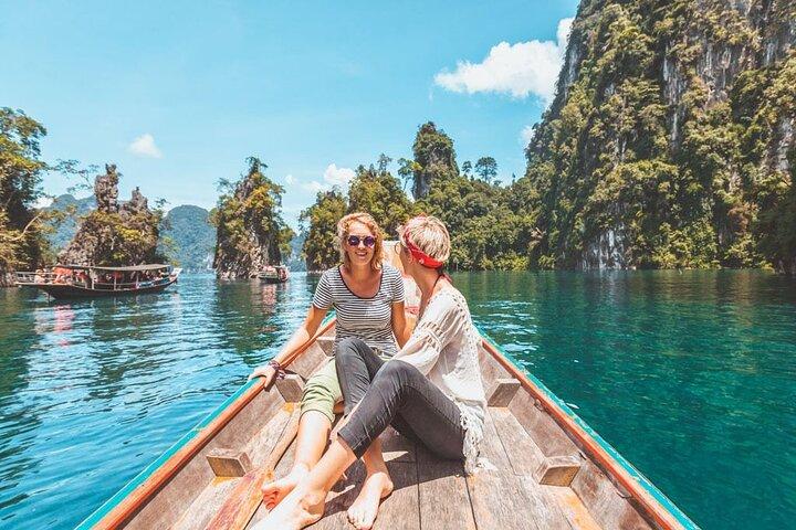カオソクを探索：タイの自然のままの熱帯雨林でジャングルサファリ