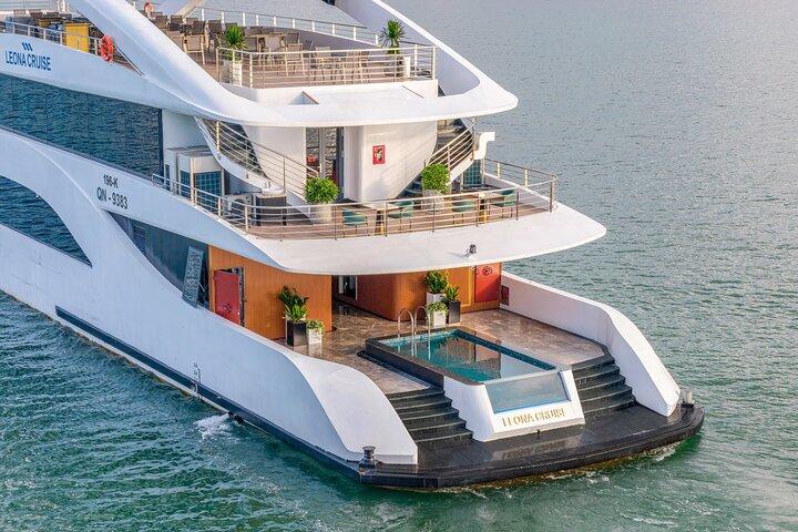 Excursion d’une journée dans la baie d’Halong au départ de Hanoï – Buffet, jacuzzi et vues