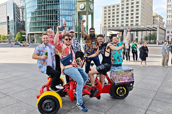 Party- och ölcykel privat sightseeingtur Berlin med upphämtning