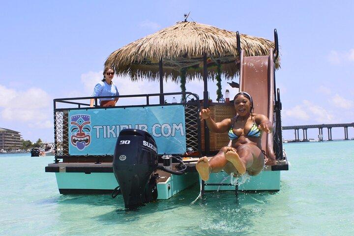 Tiki Pub Crab Island Sandbar kryssning
