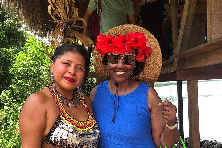 La comunità indigena di Embera (privato min. 2 pax) include la tariffa adm