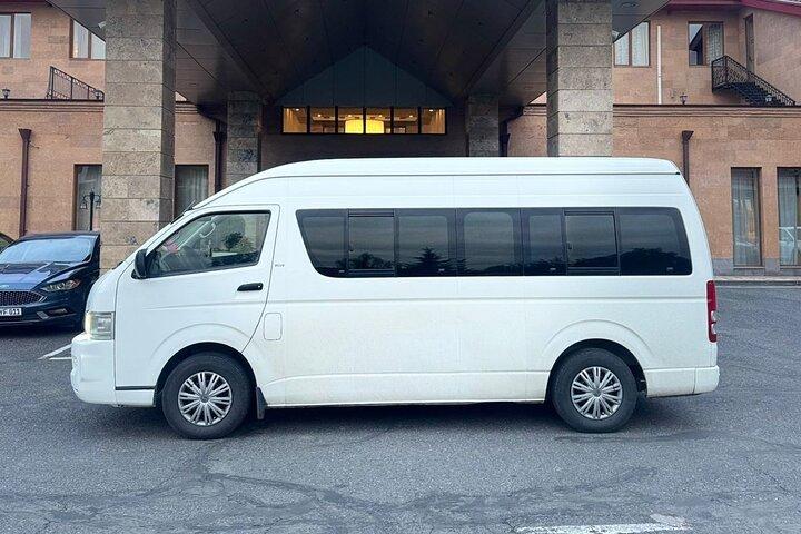 エレバン空港とホテルの乗り合い交通