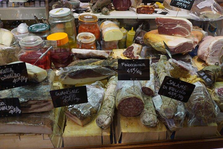 Degustazione nizzarda con 2 vini, 2 formaggi e 2 salumi