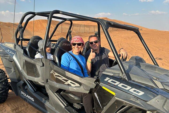 Tour en buggy Polaris 4 places Dubaï avec transport pendant 1 heure