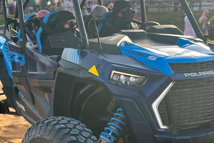 Tour en buggy Polaris 4 places Dubaï avec transport pendant 1 heure