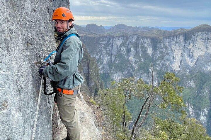 Avventura di 2 giorni Zhangjiajie Via Ferrata Explorer