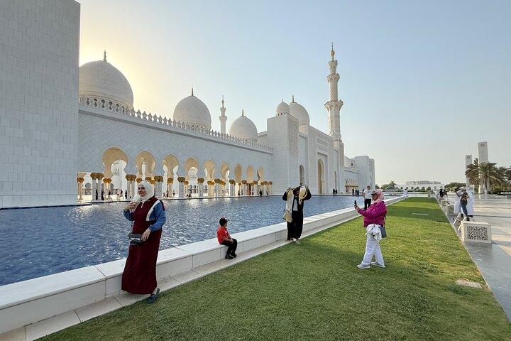 Sheikh Zayed Grand Mosque Abu Dhabi Tour Privado de Dubai