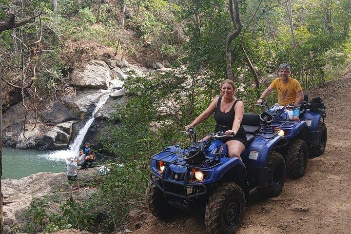 ATV with Alex オフロードコスタリカのアウトドアを楽しむ