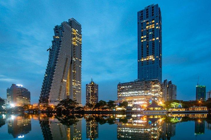 エラからコロンボへのシャトルバス（空港およびホテル送迎付き）