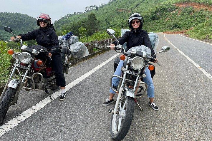 Hue to Hoi An by Motorcycle: Hai Van Pass One-Way Tour Aventura