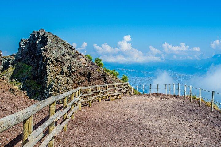 Besichtigung des Vesuv-Kraters ohne Wartezeit ab Neapel oder Pompeji