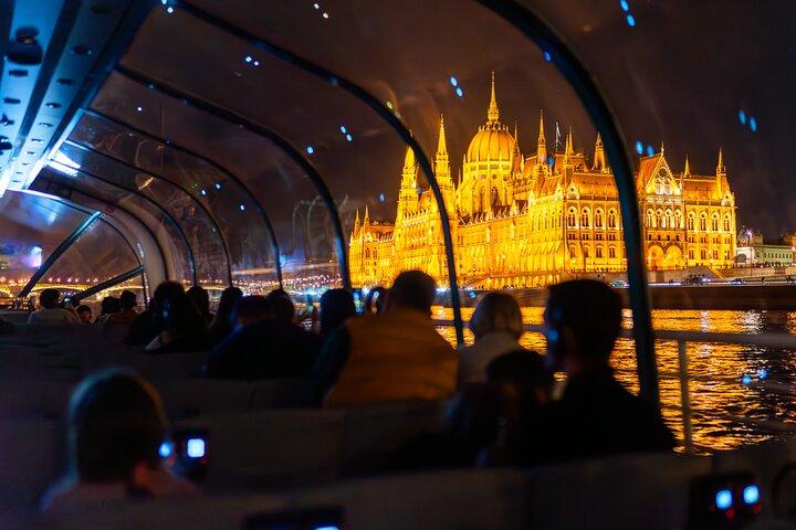 Budapest Donau Sightseeing nattkryssning med dryck
