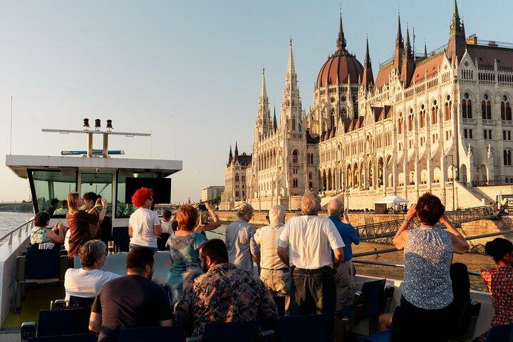 Budapest Donaukryssning med dryck, Audio Guide