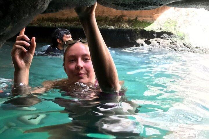 Private Full Day Wadi Shab Adventure Sinkhole and Fins Beach, em Wadi Shab