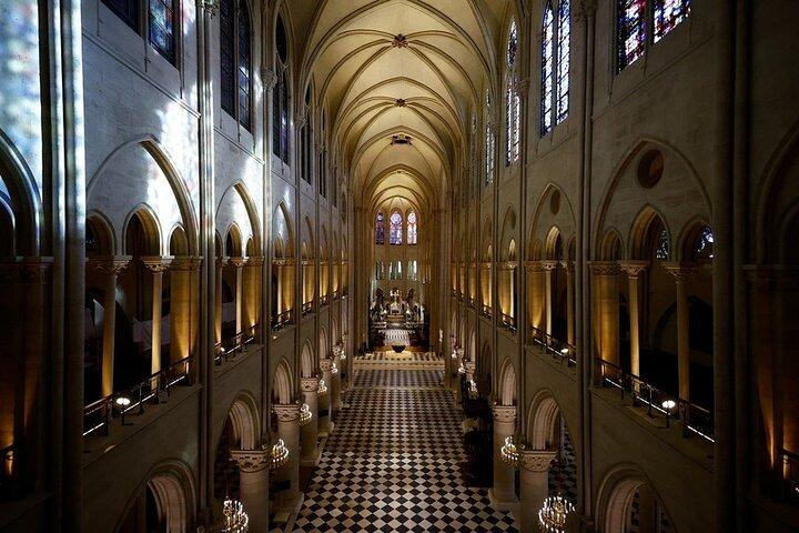 Inside Notre-Dame Tour med en licensierad Guide