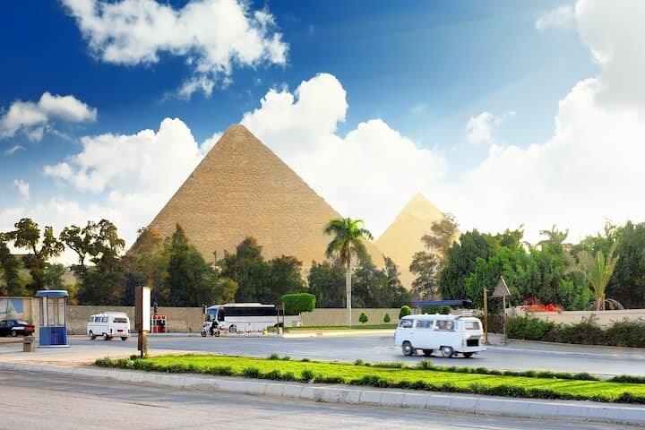 Excursão privada de um dia no Cairo às pirâmides, esfinge e museu com almoço