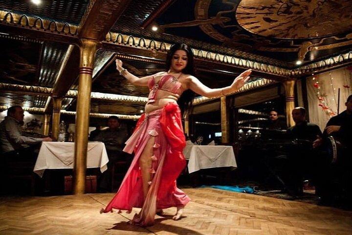 Cairo Nile Dinner Cruise com entretenimento