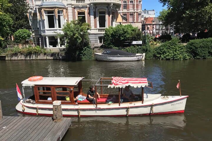 Amsterdam Highlights Canal Cruise with a Drink