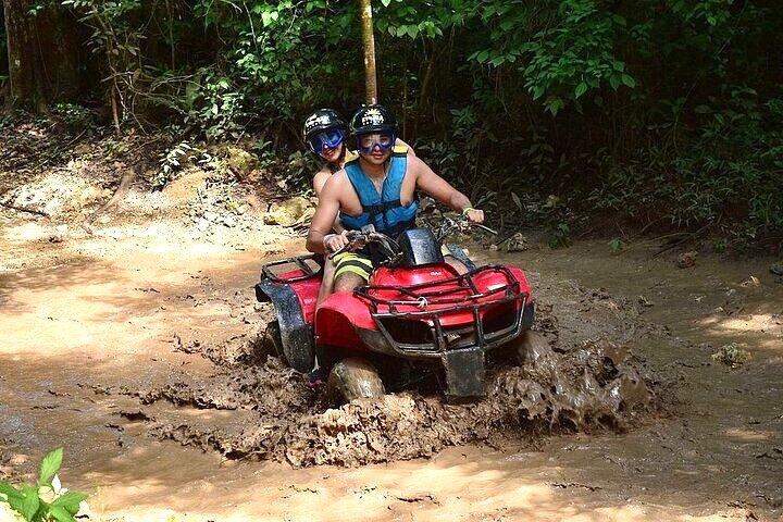 Tour en ATV en tirolina y explorar 2 Cenotes ocultos
