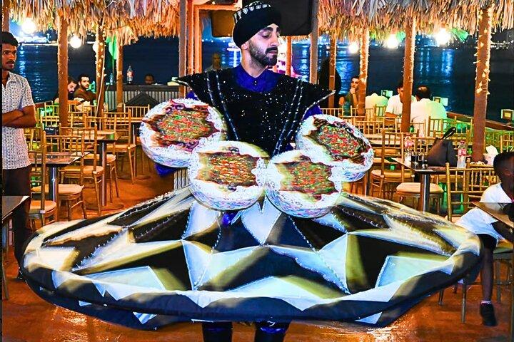 Dubai Creek Dhow-kryssning med middagsbuffé och liveshow