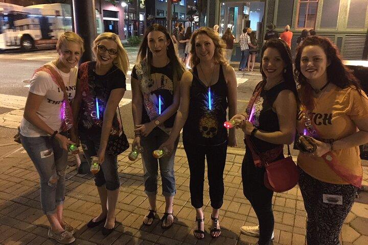 A Toast to the Ghost Haunted Pub Crawl em Orlando