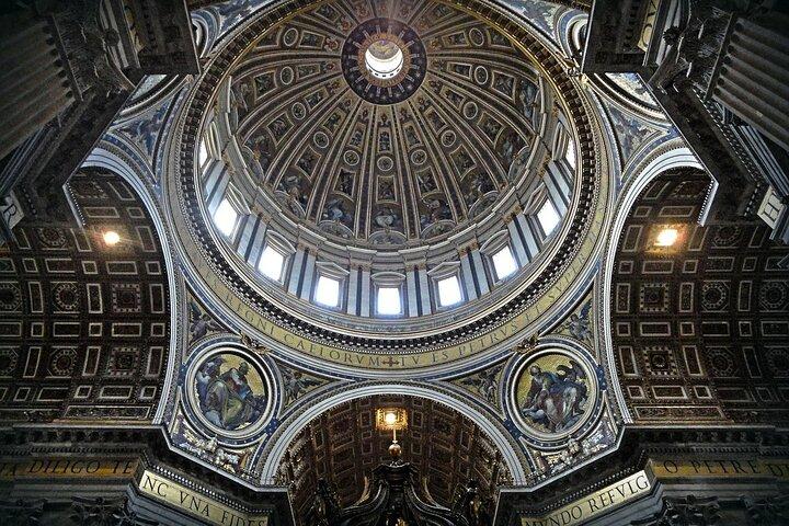 Vaticano : Basílica de San Pedro Anfitriona con opción Cúpula y Audioguía