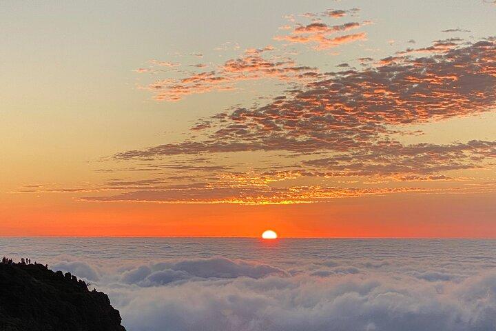 Pico do arieiro sunrise, stairs of heaven and skywalk cliff