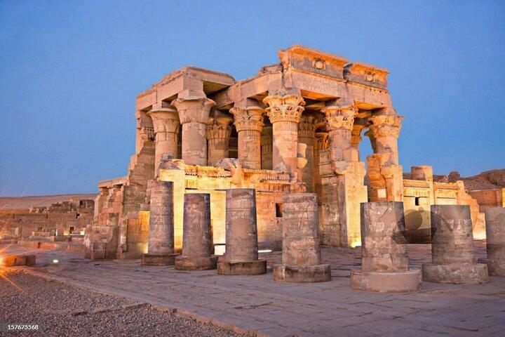 Passeggiata con gli Dei Tour di un'intera giornata a Edfu e Kom Ombo da Assuan