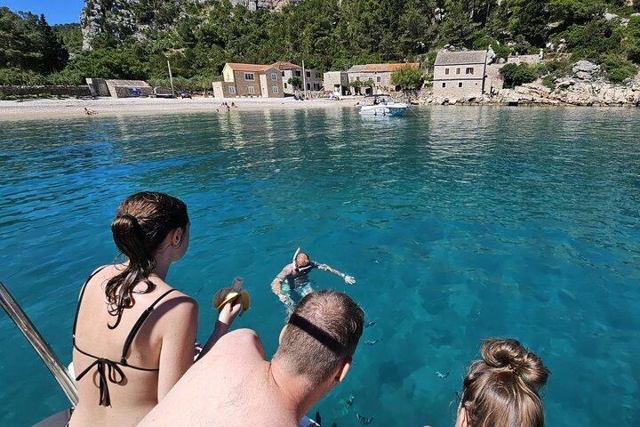 Hvar & Brač PRIVAT motorbåt: grotta, blå lagunen och dolda vikar