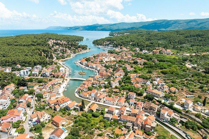 Hvar & Brač PRIVATE Speedboat: Cave, Blue Lagoon & Hidden Bays