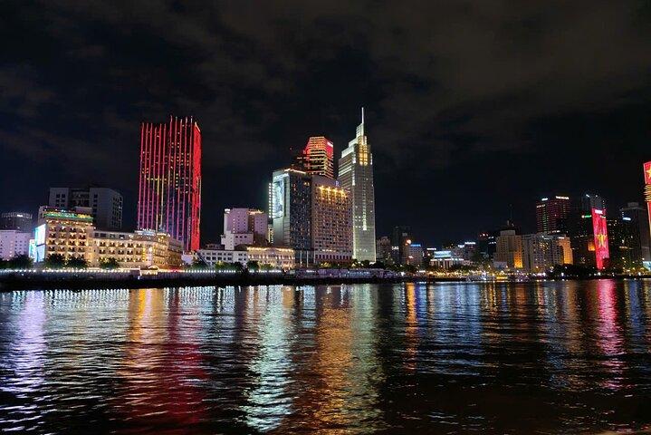 Abendessen Kreuzfahrt auf Saigon Fluss mit eigenem Tisch