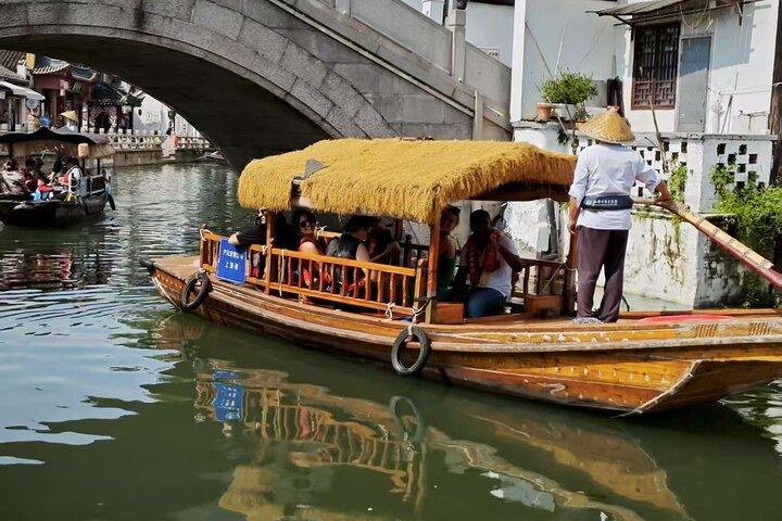 Shanghai Zhujiajiao water town,Yugarden&Bund one day tour