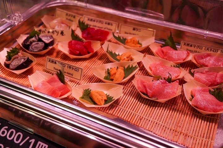 Tsukiji Market Foodie Tour with 5 Tastings in Tokyo