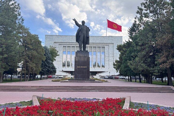 Bishkek: historia de la URSS, arquitectos, estatuas y mosaicos soviéticos