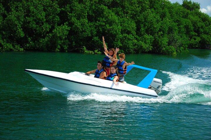 Aventura en lancha rápida y snorkel en Cancún