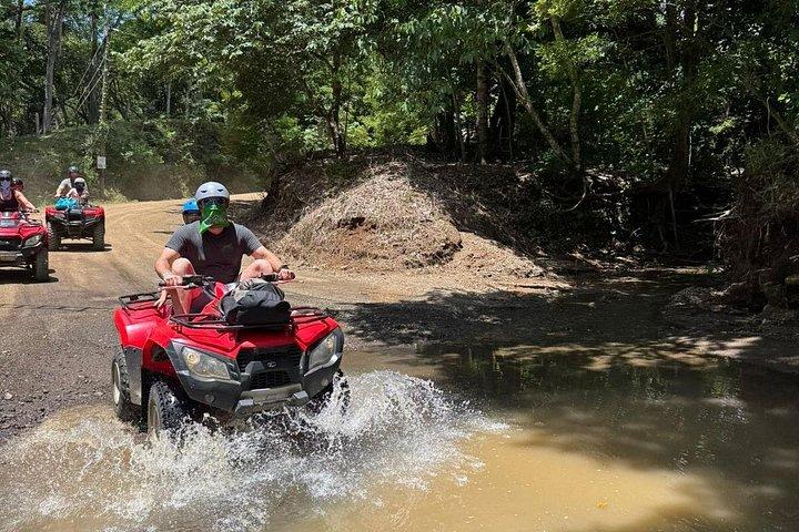 グアナカステビーチ、川、森を巡るATVオフロードツアー