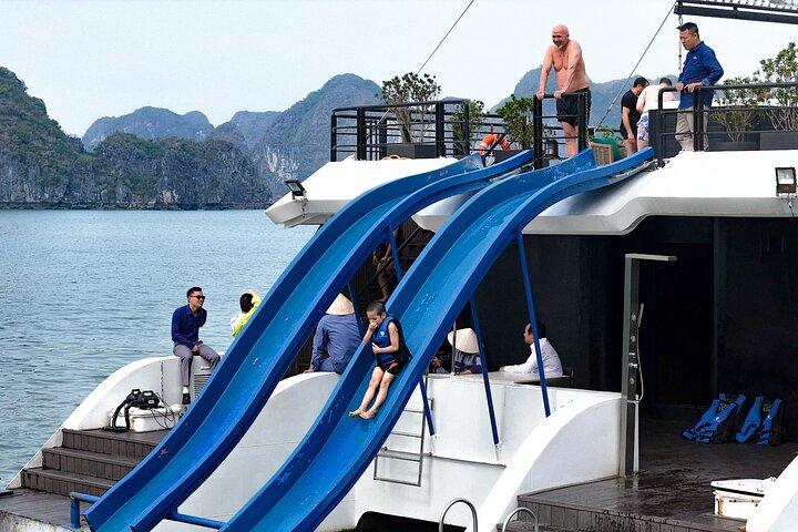 ハロン・カタマランによるハロン湾＆ランハ湾豪華日帰りクルーズ