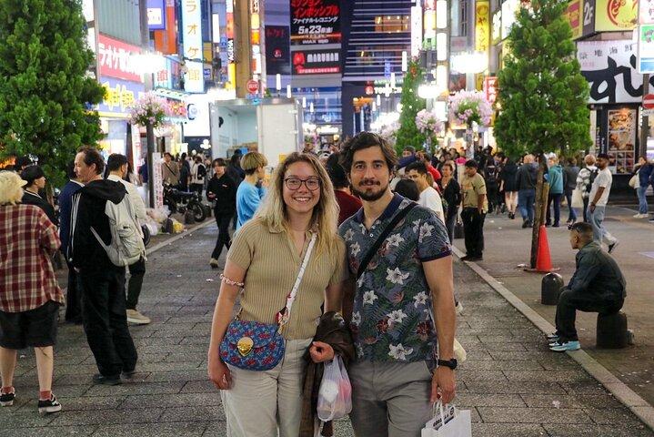 東京 : 新宿プライベートツアー ゴールデン街、日本酒飲み放題