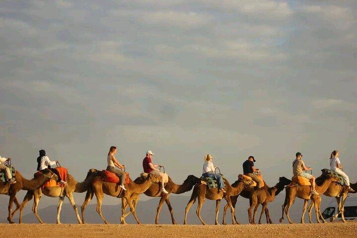 Desert Agafay Tour con spettacolo Cena / Quad Bike & Giro in Cammello al tramonto