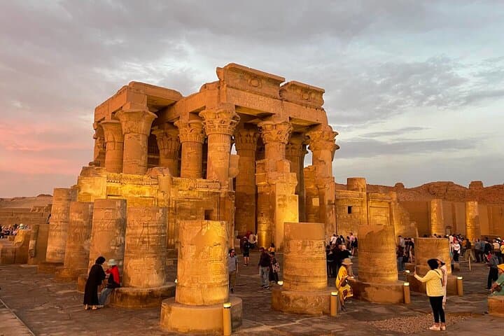 Private Return Transfer from Luxor to Edfu and Kom Ombo Temples