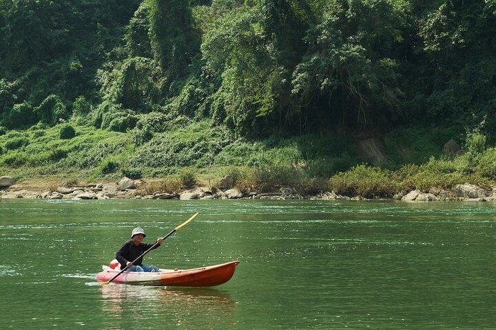 Heldag Mekong River Kayaking och Pak Ou Caves Adventure