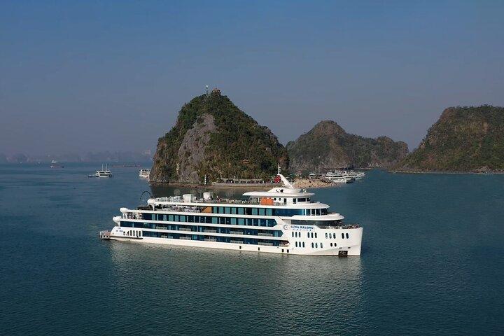 Luna Halong Bay 5-Sterne-Luxus-Tageskreuzfahrt mit Pool und Buffet Mittagessen