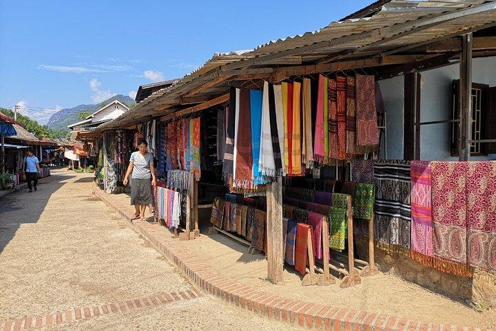 Ontdek Luang Prabang Een dag van Kuang Si Falls en Local Village