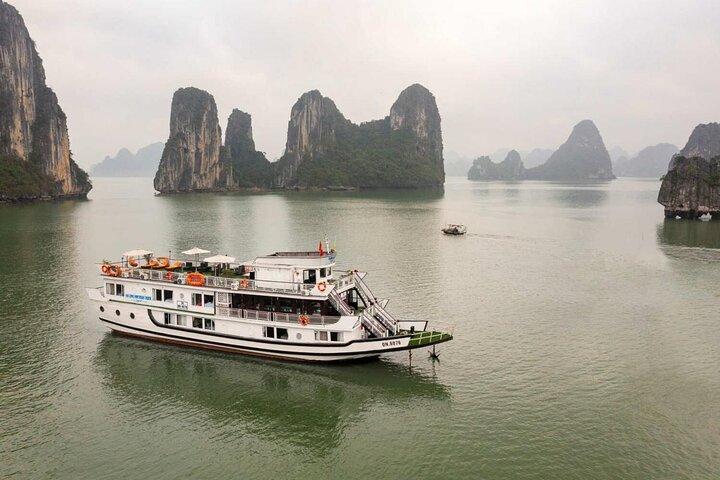 Cruzeiro Budget-Friendly de Hanoi para Halong Bay 2D1N