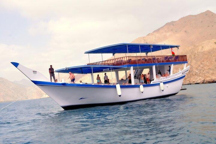 Crucero de un día por Musandam Dibba desde Dubai con almuerzo y actividades
