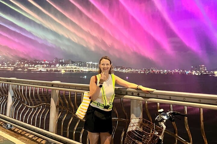 Seoul Han River Sunset Bike Tour with Rainbow Fountain Show