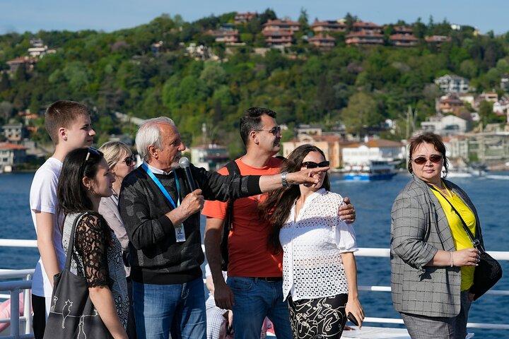 Istanbul Sunset Bosphorus Cruise with Live Guide and Hotel Pickup