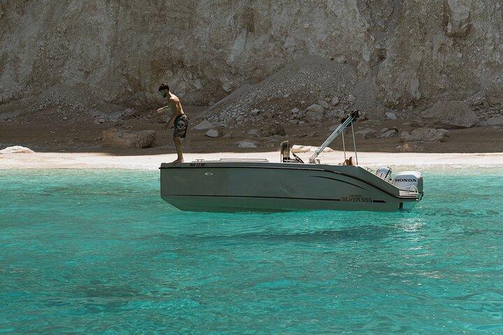 Private Speedboat Cruise to Shipwreck and Blue Caves