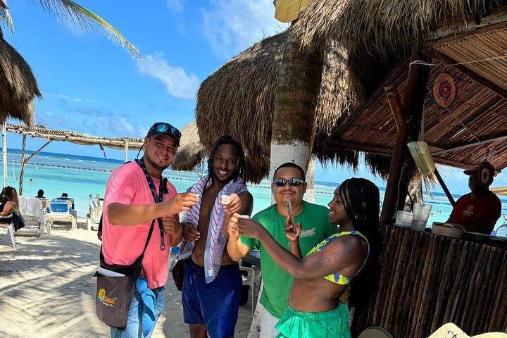 All-inclusive dagtour naar Oxtankah Beach Club in Costa Maya