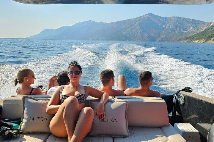 Tour privado en lancha rápida de lujo por expertos locales